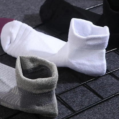 Men Socks Solid Color Thickening Cycling Running Football Basketball Soccer Socks Sports Anti-Slip Thicken Thermal Socks Men