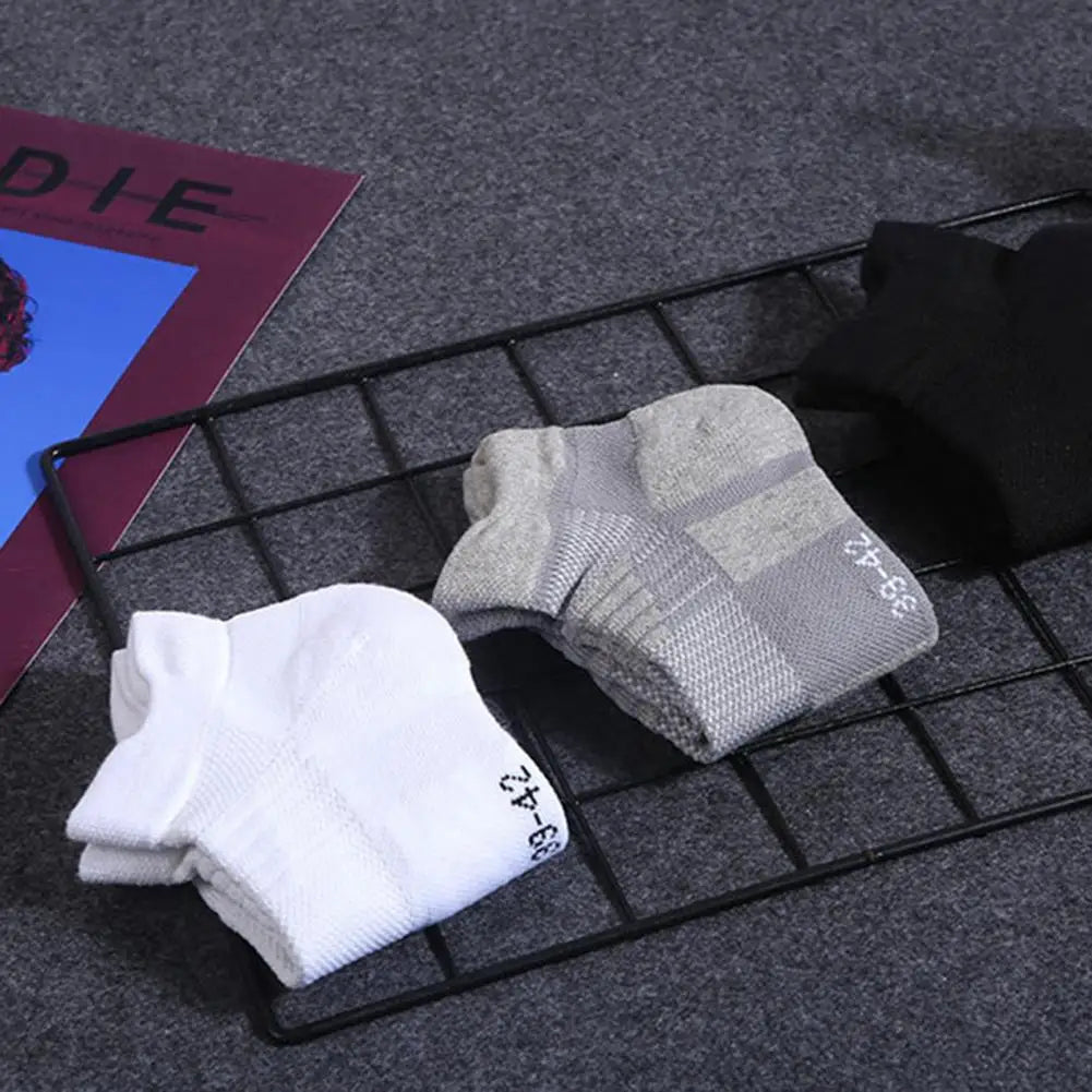 Men Socks Solid Color Thickening Cycling Running Football Basketball Soccer Socks Sports Anti-Slip Thicken Thermal Socks Men